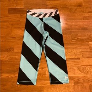 New XS Nike Pro Dri-Fit Knee Length Leggings